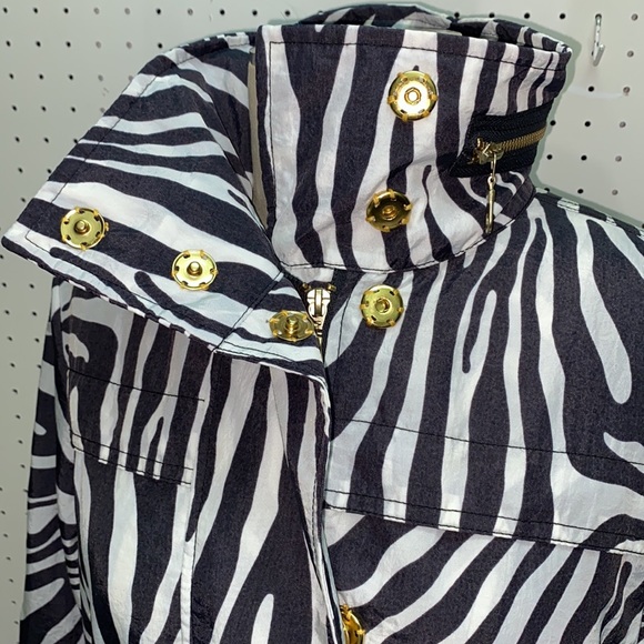 NWT G.E.T. Women’s XS Zebra Print LightWeight Water Resistant Hidden Hood Jacket - Picture 6 of 16